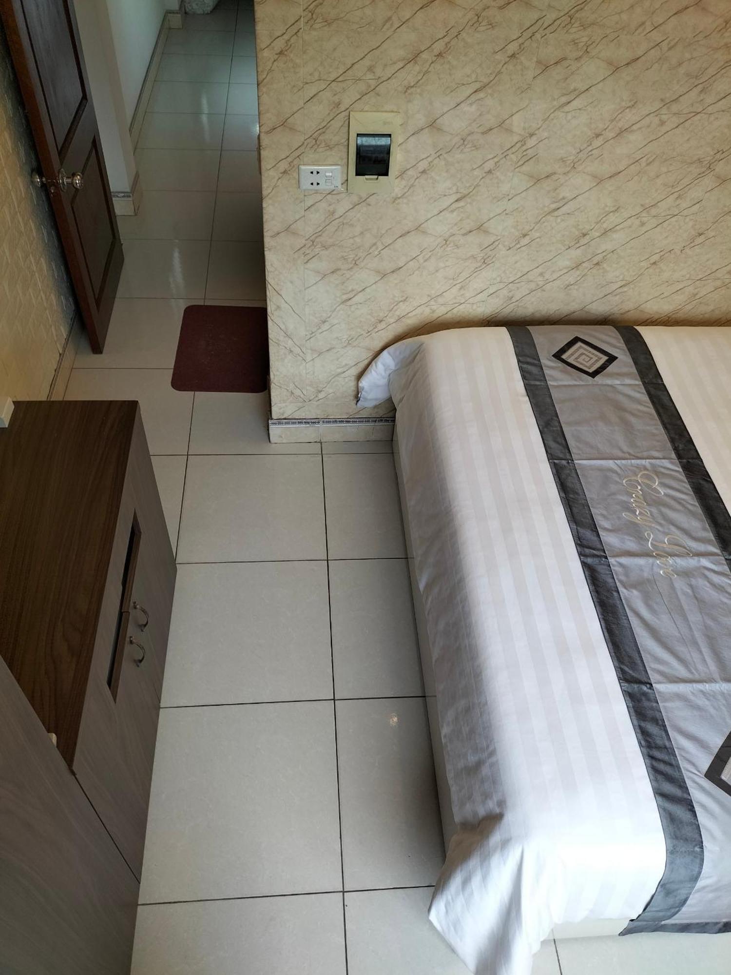 Roma Hotel Noi Bai Airport ハノイ市 エクステリア 写真