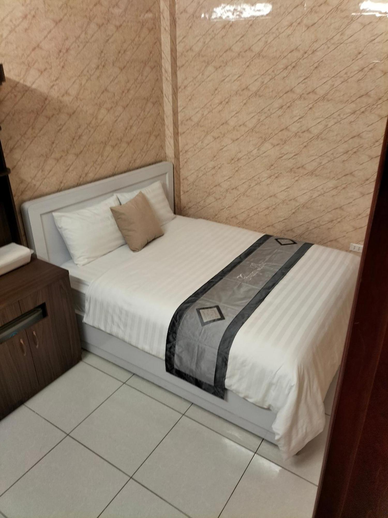 Roma Hotel Noi Bai Airport ハノイ市 エクステリア 写真